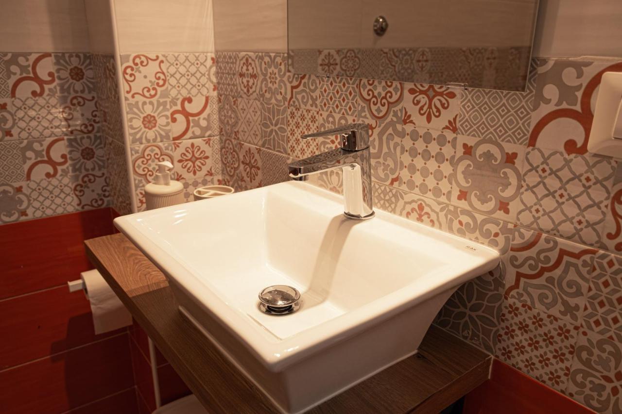 Le Dimore Di Emilia - Casa Bea Наполи Екстериор снимка